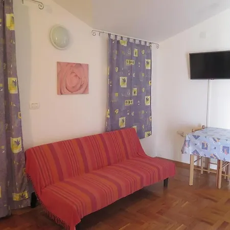 Studio In With Balcony, Air Condition, Wifi Apartman *